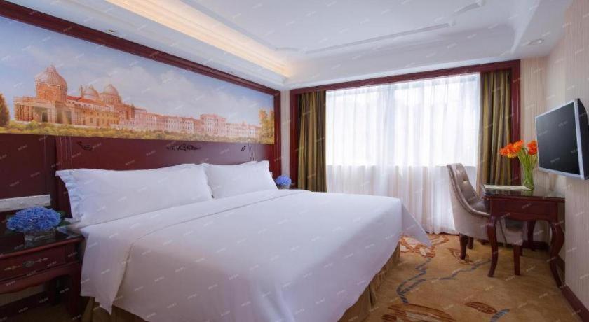 Vienna Hotel - Shenzhen Dongmen Hubei Metro Station Экстерьер фото
